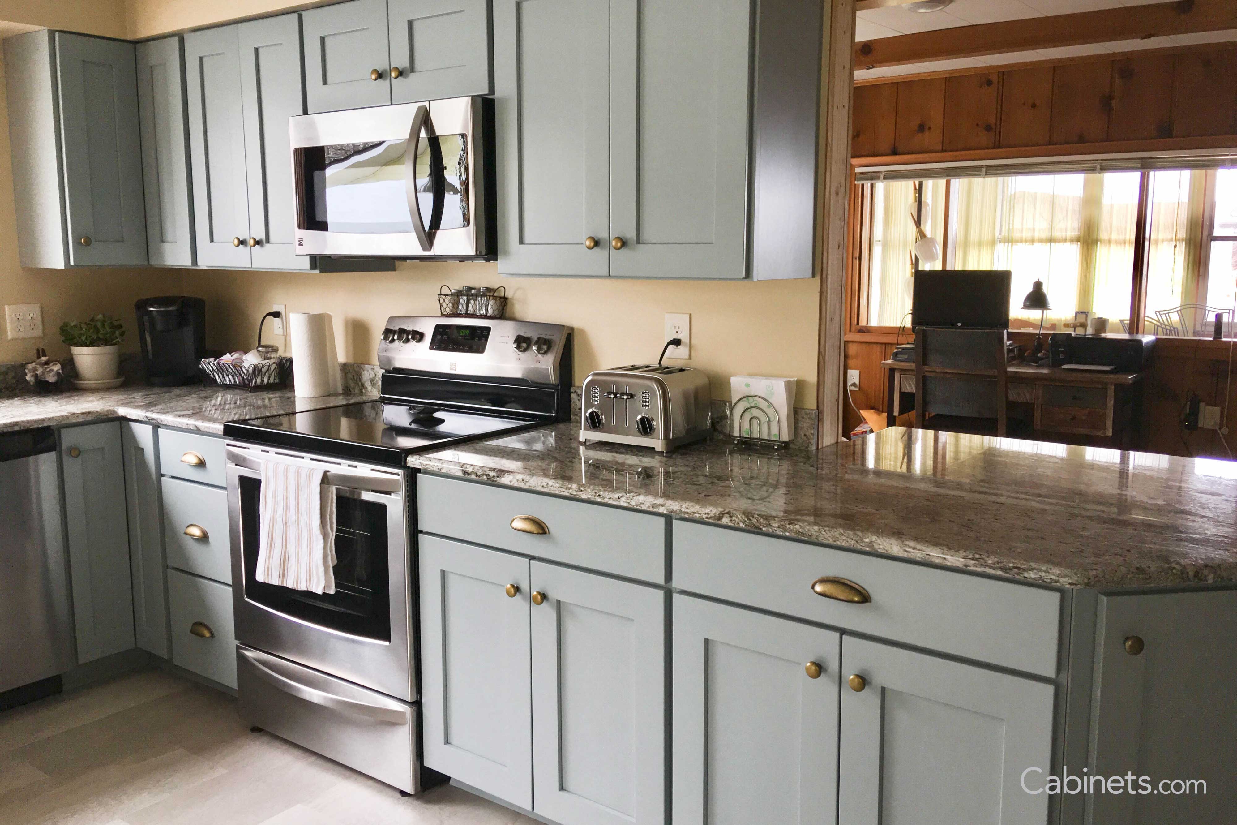 Shaker Maple Haze cabinets installed in a customer's home