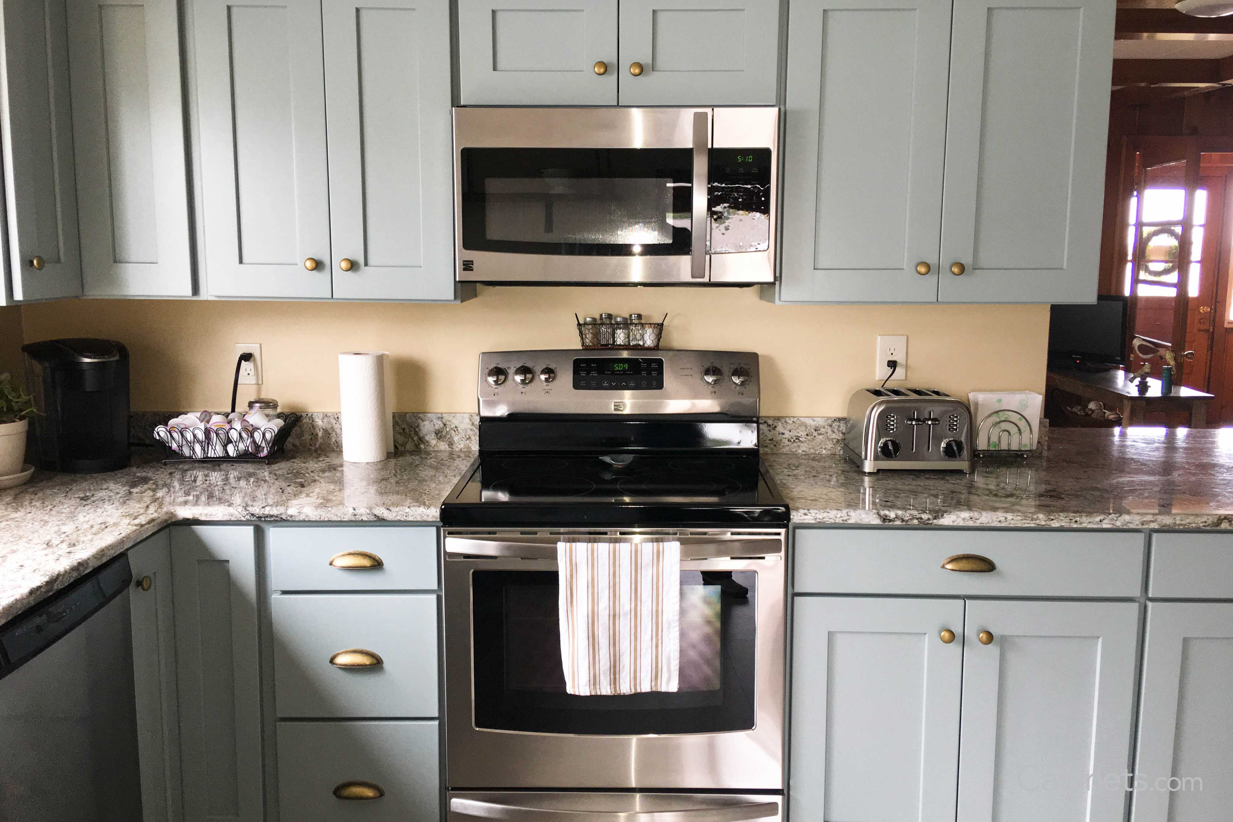 Shaker Maple Haze surrounding a stainless stove and microwave