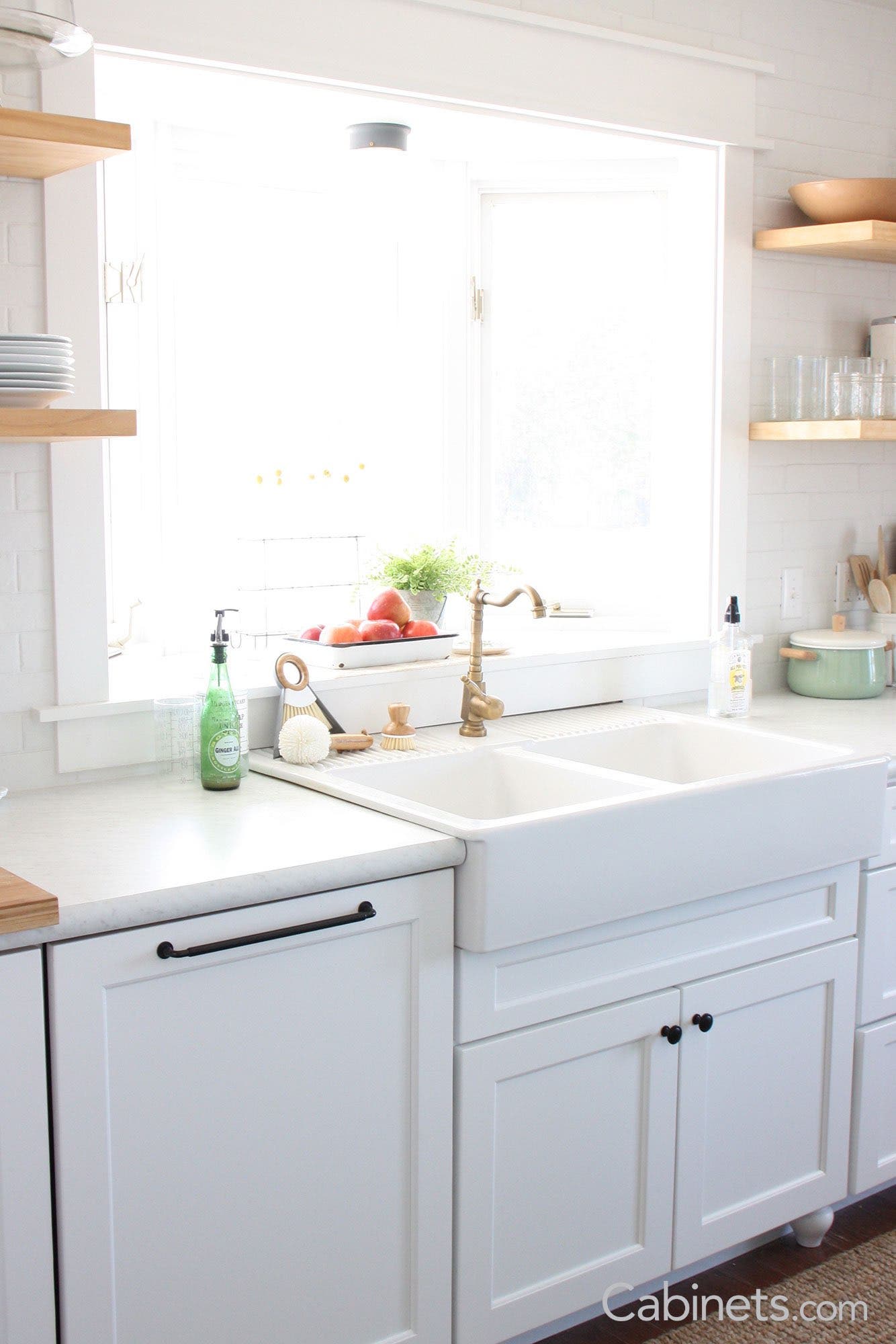 Sebring Maple Bright White with farm sink