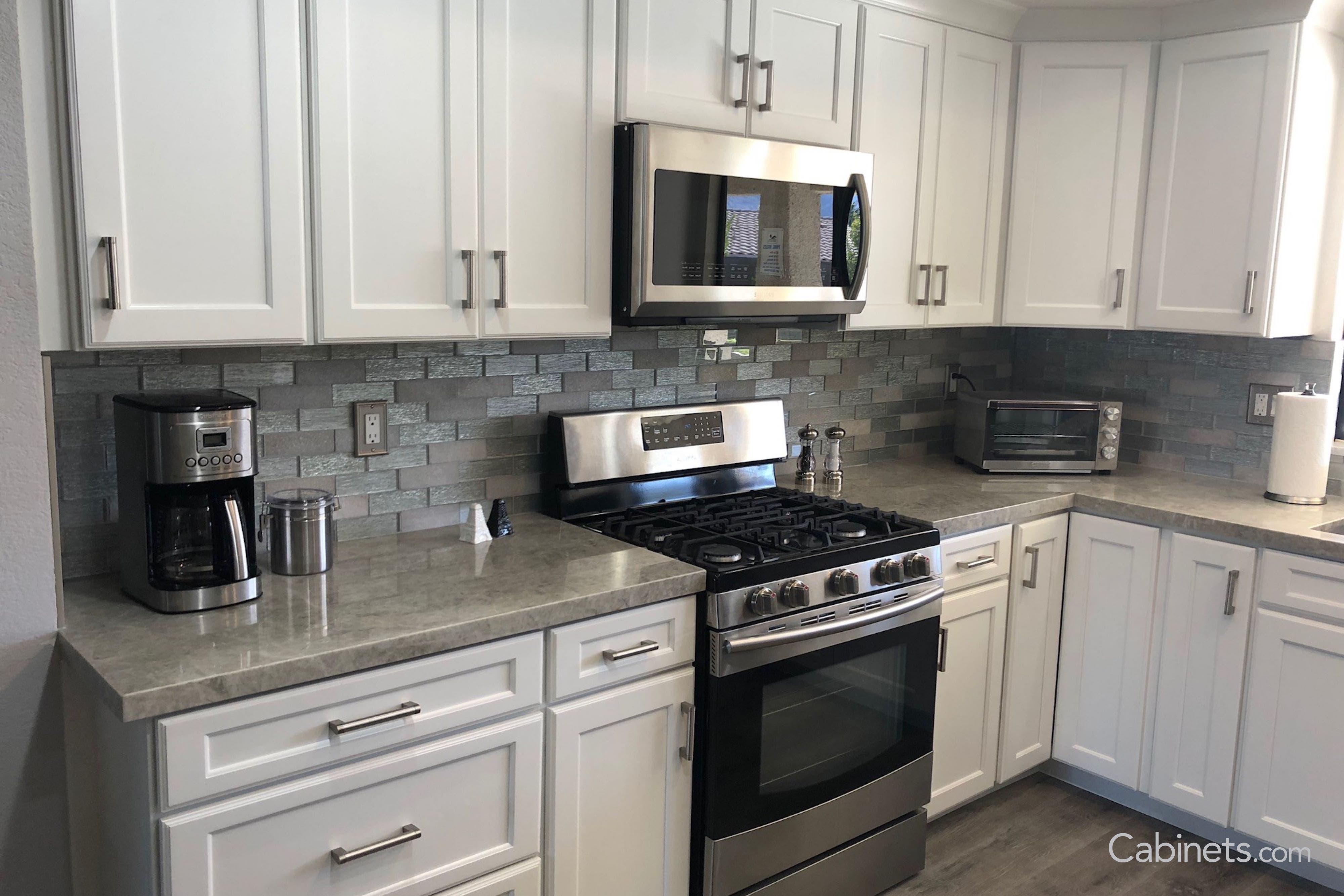 Baldwin Maple Bright White and Creek Stone Customer Kitchen Photo