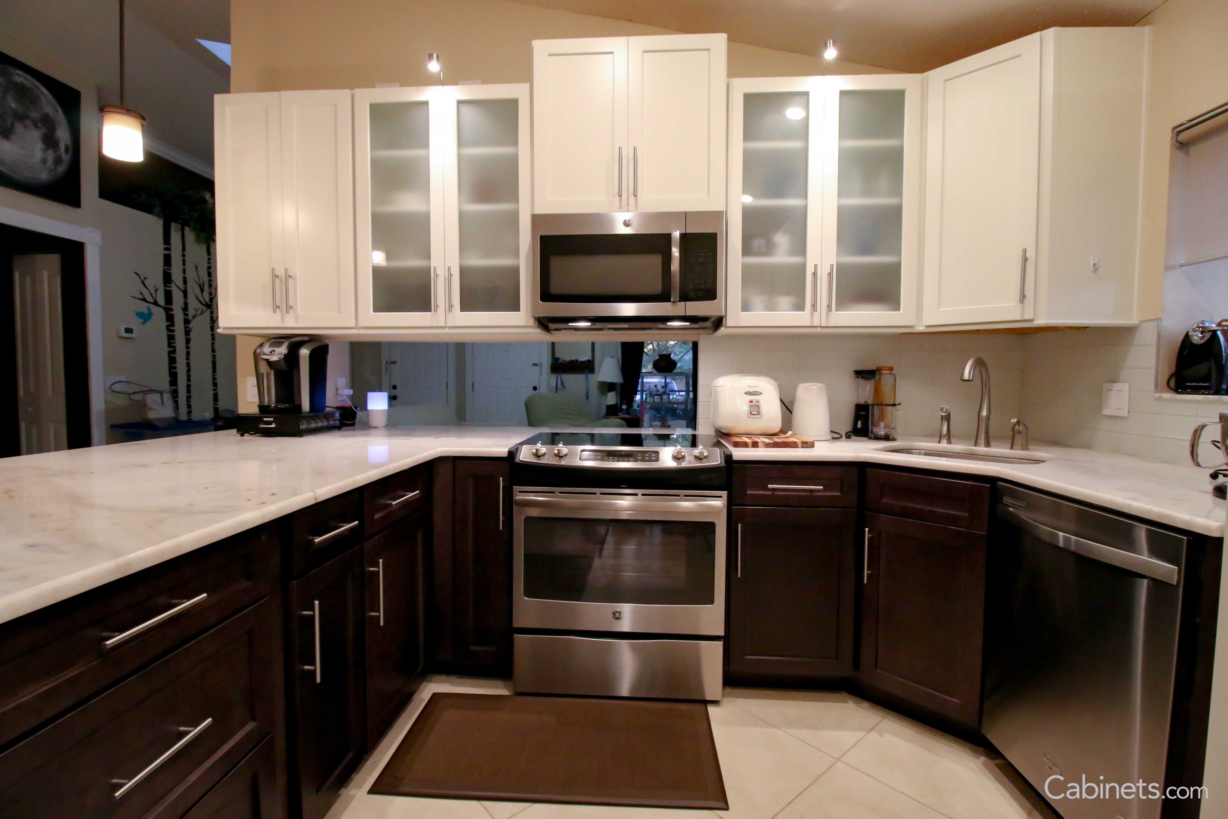 Colonial II Maple Alabaster and contrasting base cabinets