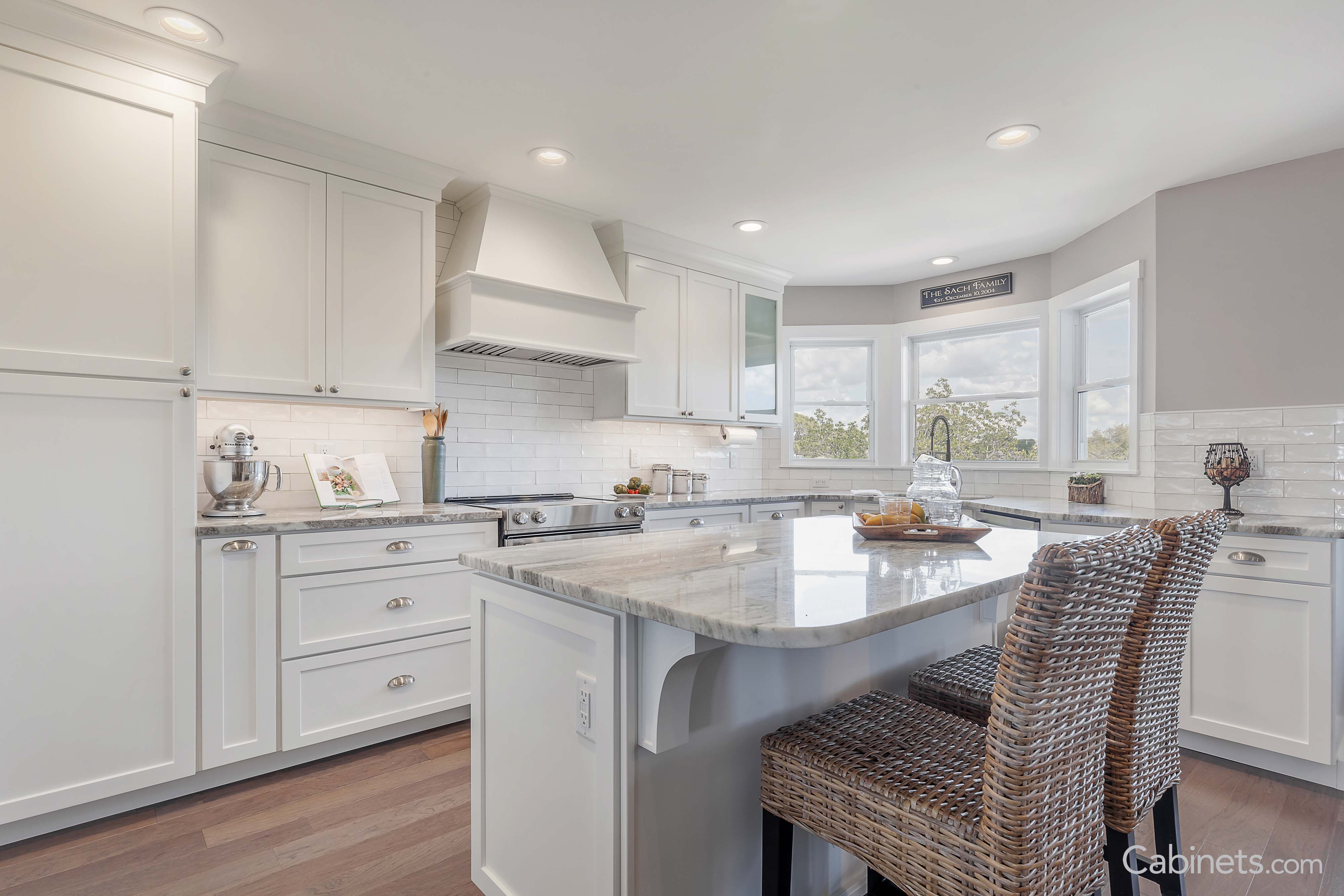 Colonial II Maple Bright White customer kitchen