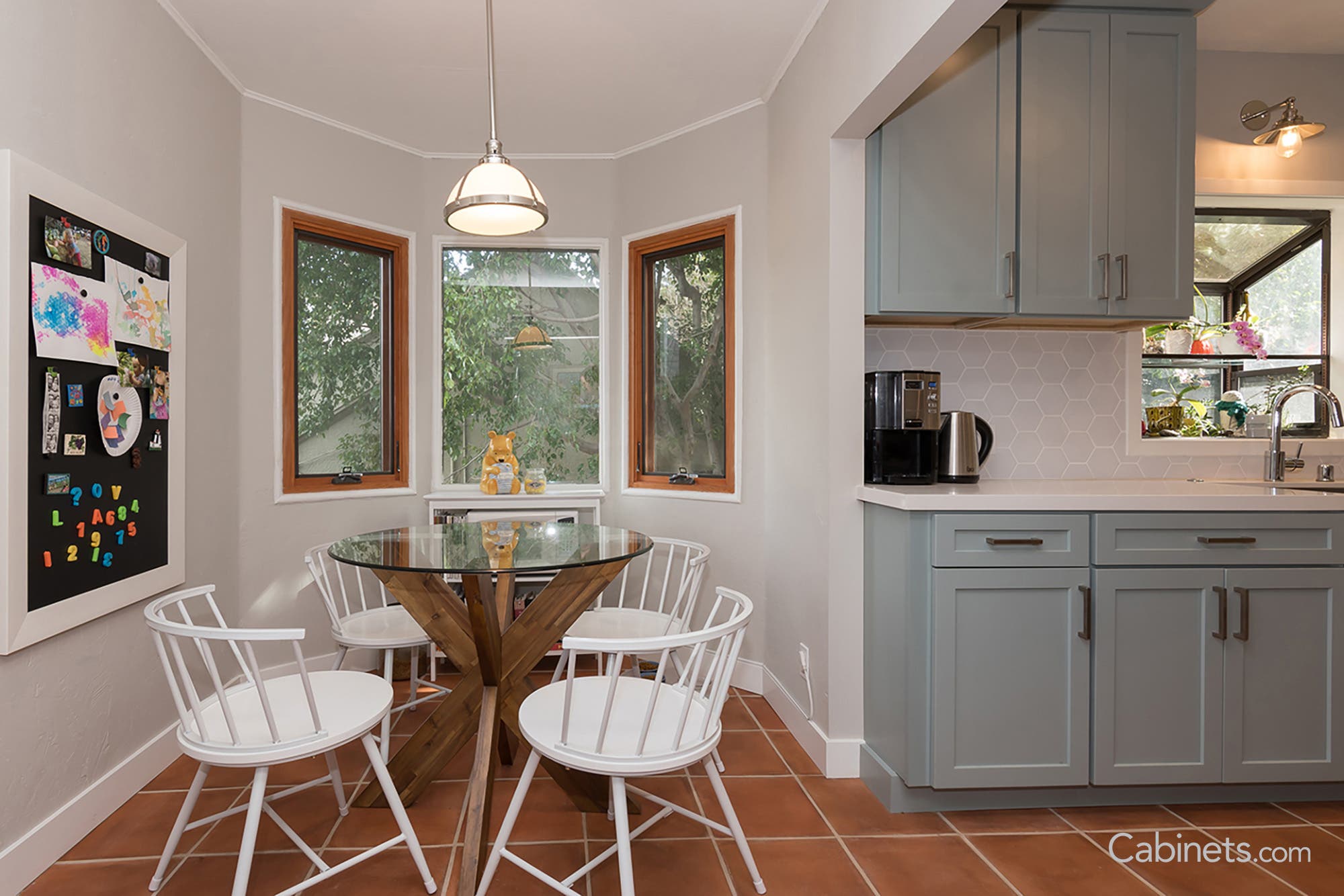 Cozy Colonial II Maple Haze kitchen installed in a customer's home