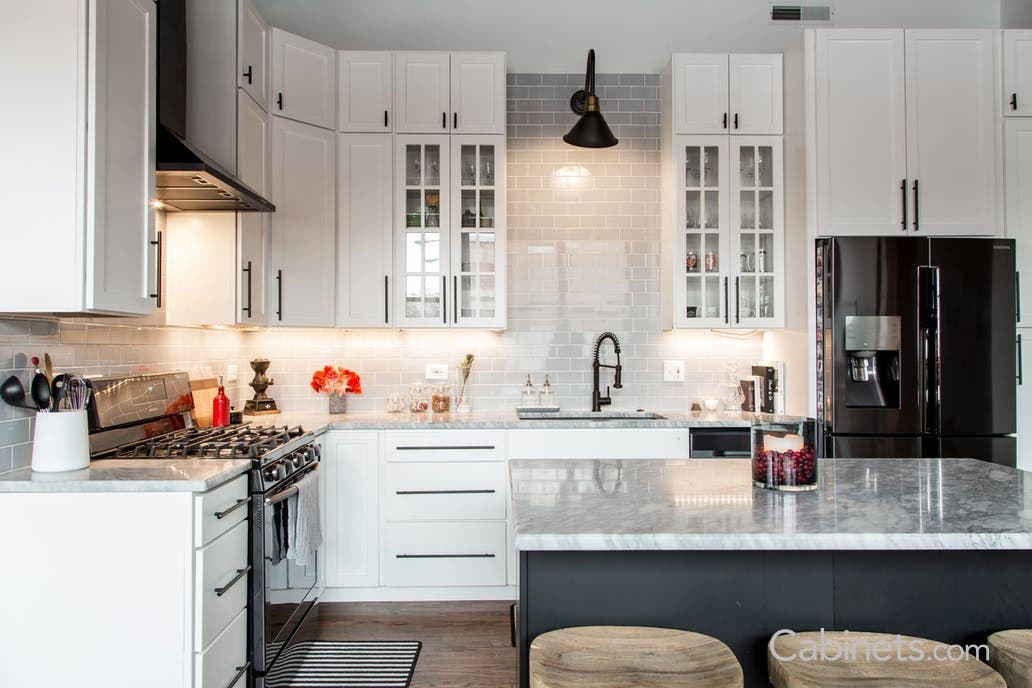 Colonial Maple Bright White with glass doors