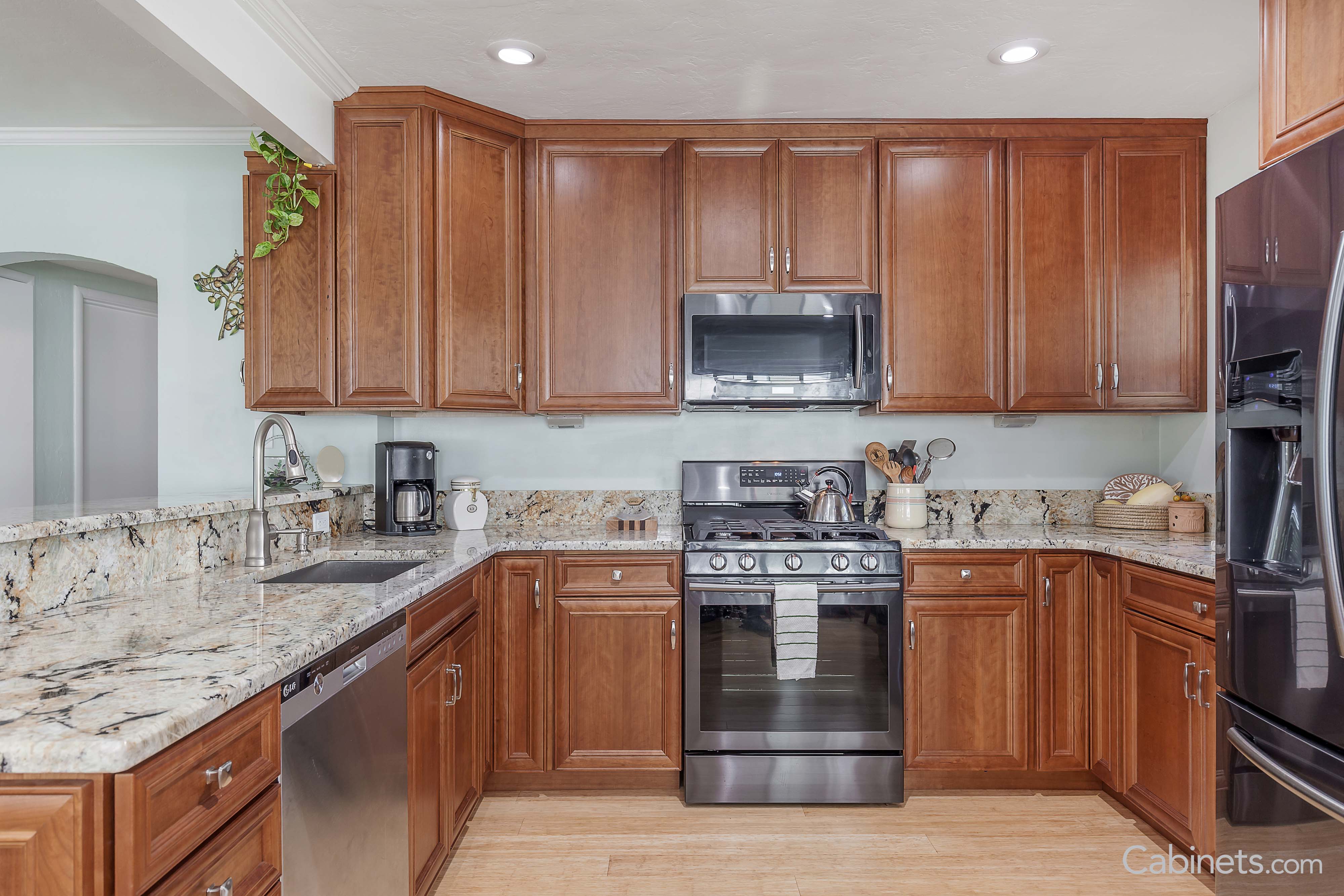 Full view of a customer's Hawthorne Cherry Toffee kitchen/></div>
<div class=