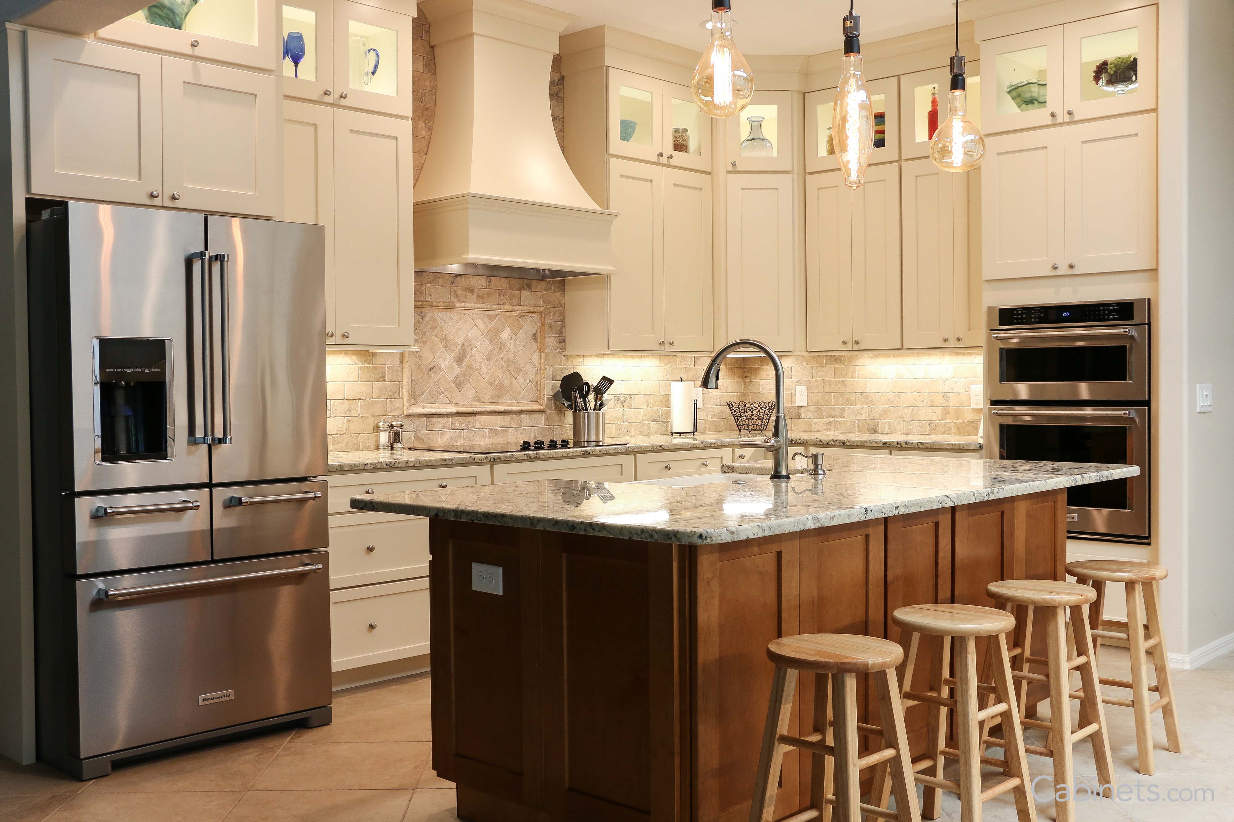 Shaker II Maple Antique White kitchen with soft lighting