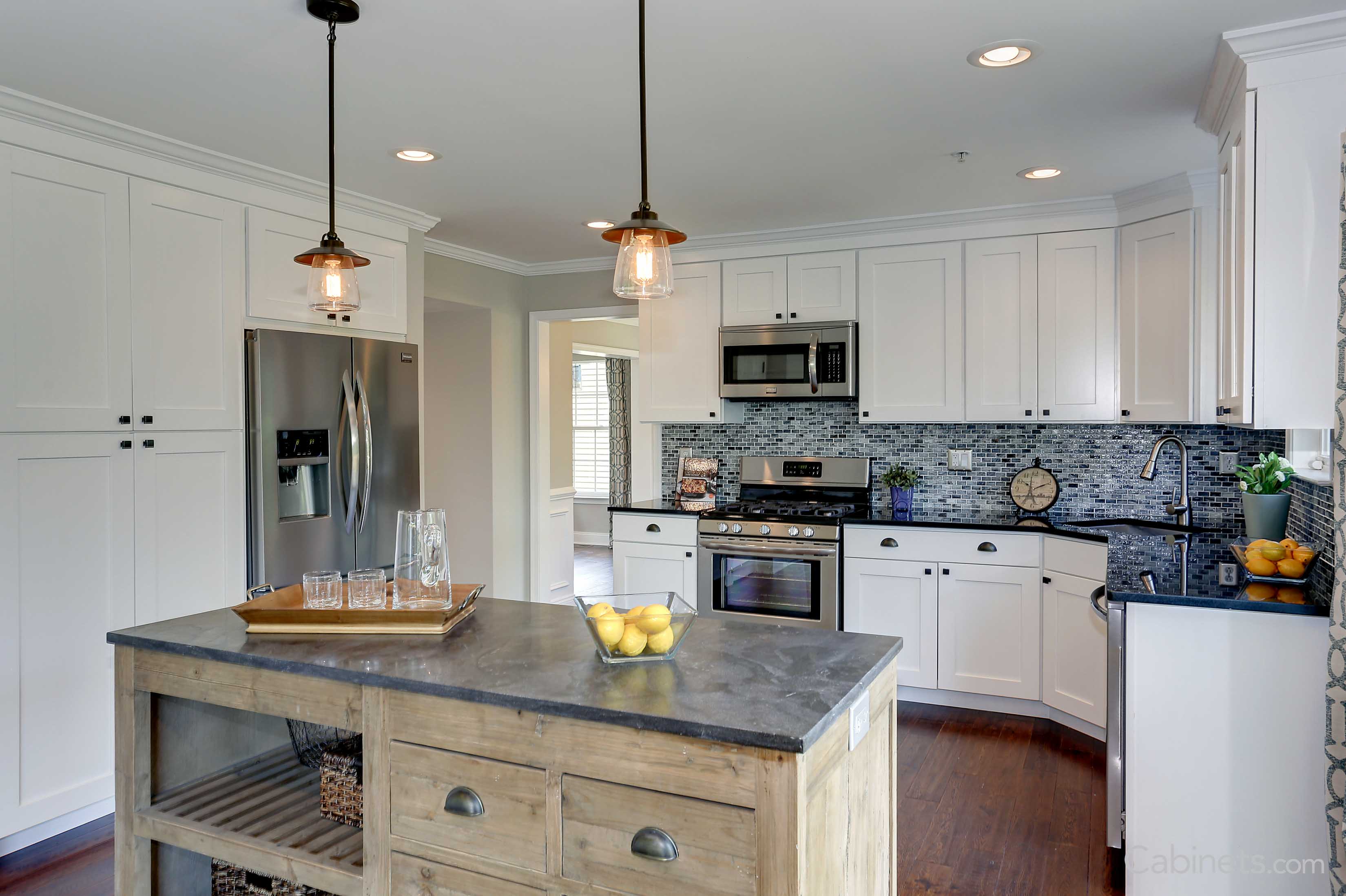 Shaker Maple Bright White kitchen with contrasting island