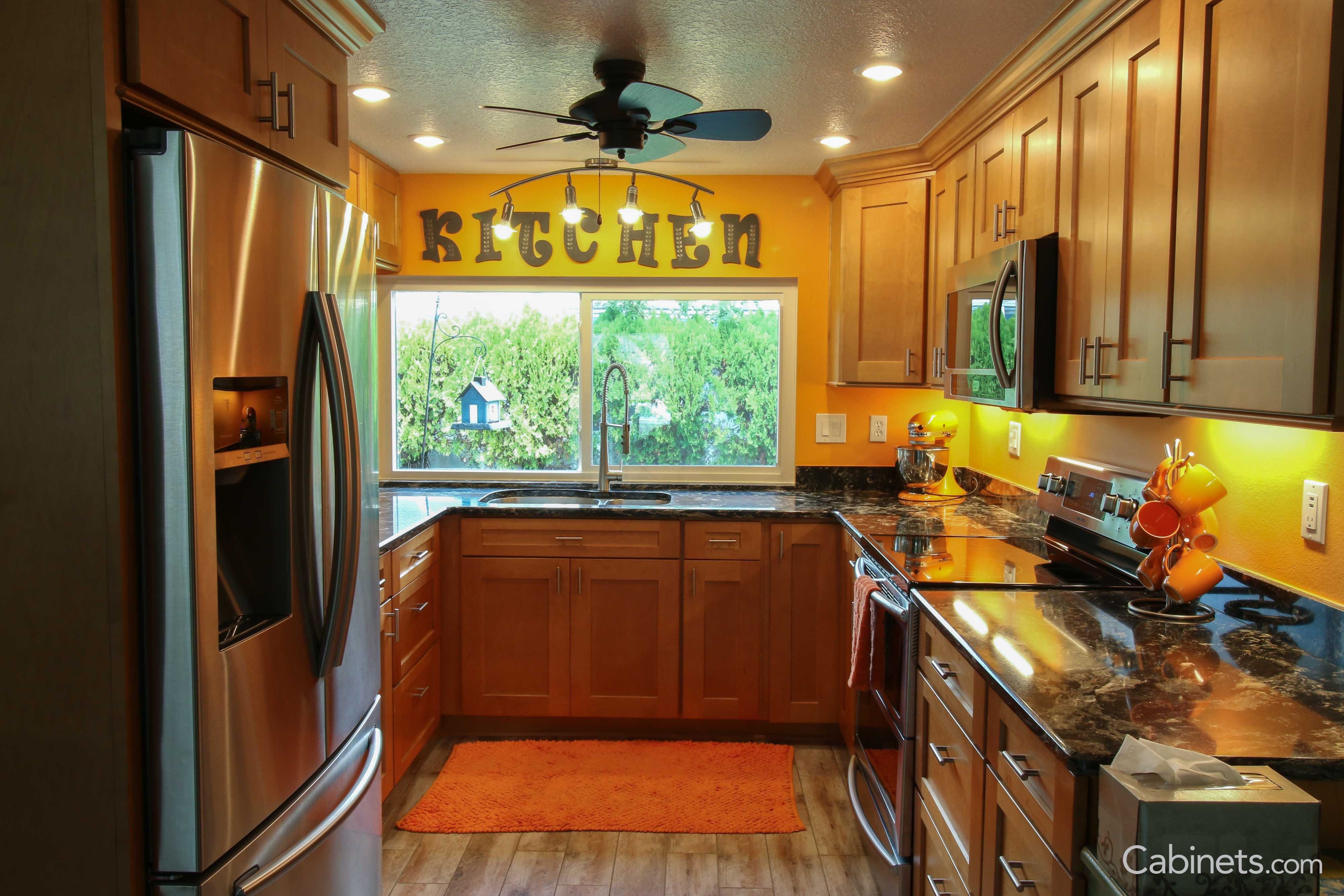 Shaker II Maple Toffee cabinets installed in a customer's home