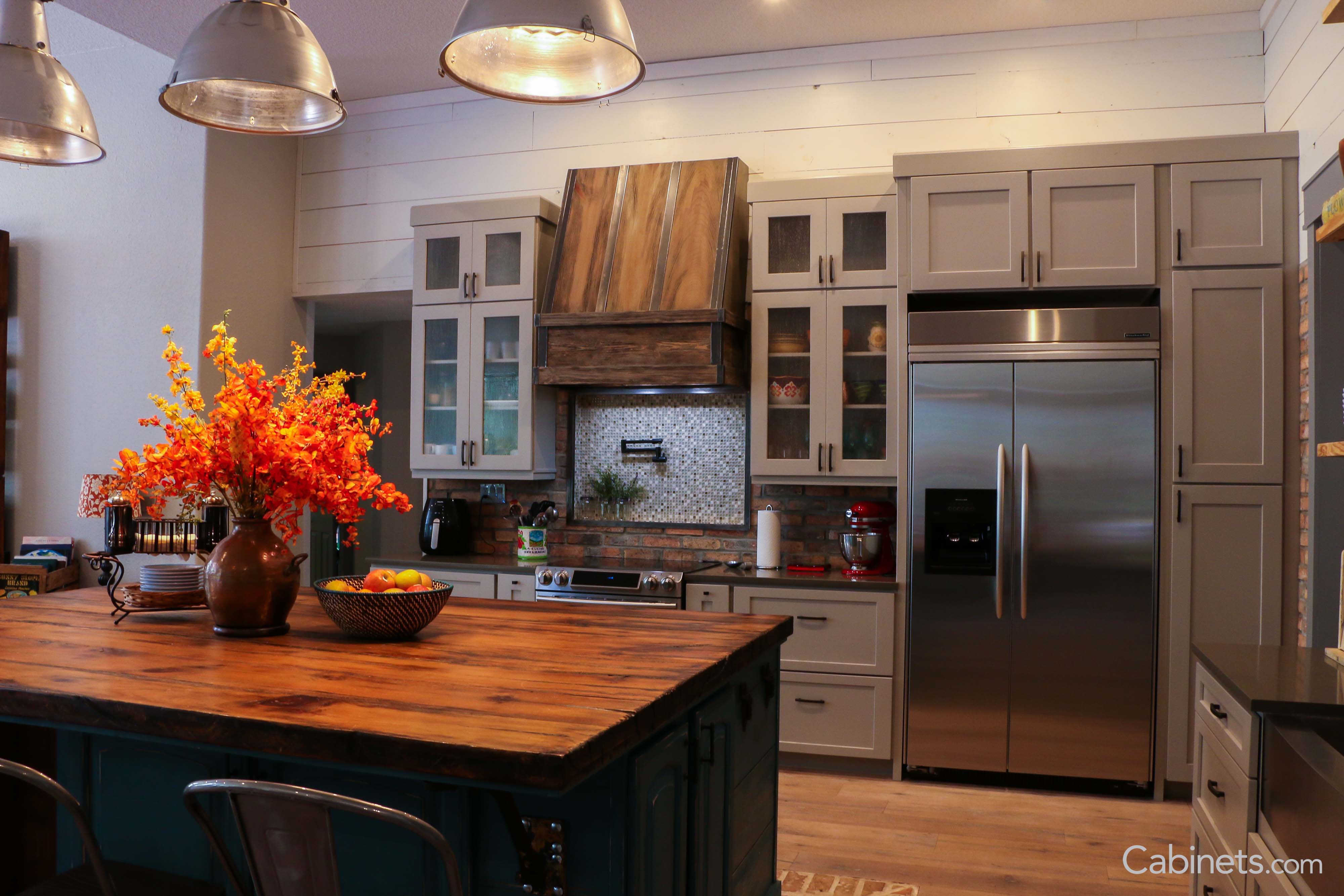 Autumnal decor to highlight the Shaker II Maple Willow Gray cabinetry