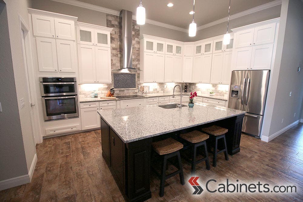 Shaker II Maple Bright White cabinets along the perimeter