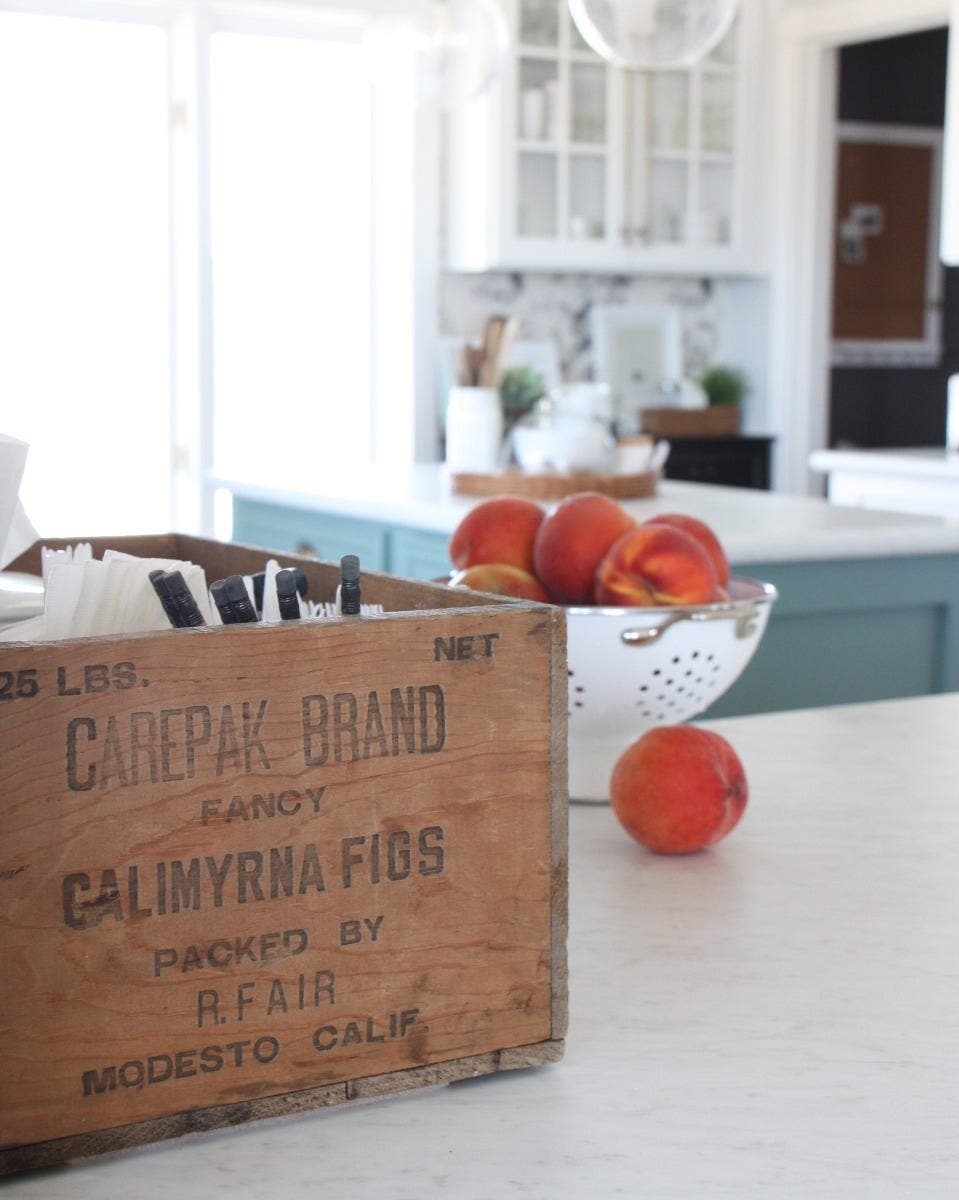 Counter basket for clutter organization